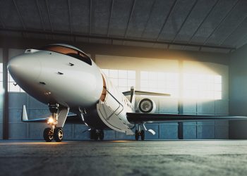 Wheels Up stock price on edge ahead of earnings: buy the dip?