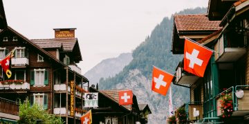 USD/CHF analysis: forms bearish pattern ahead of SNB, FOMC