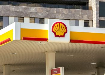 Why did activist investor Elliott build a short position in Shell stock?