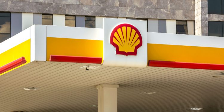 Why did activist investor Elliott build a short position in Shell stock?