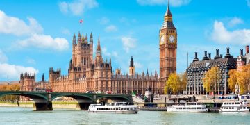 Top 4 FTSE 100 shares with the highest dividend yield to buy