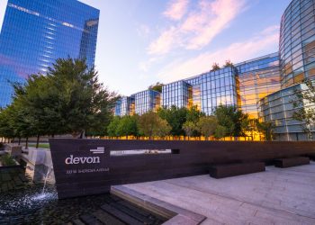 These two quality stocks are trading well below their historical multiples