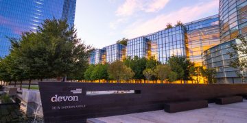 These two quality stocks are trading well below their historical multiples