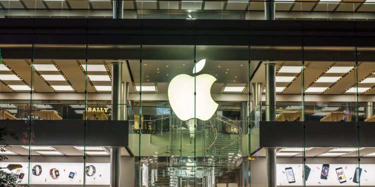 Apple stock price forecast: major concerns remain