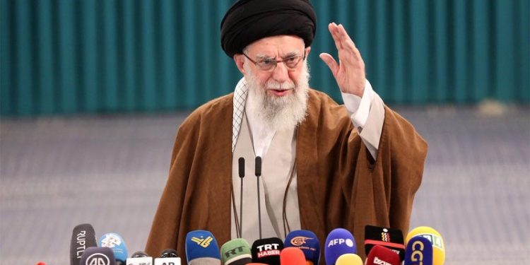 Trump threatens to bomb Iran unless they end nuclear weapons program and begin talks on new deal