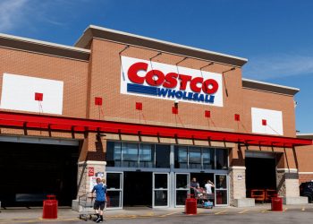 2 reasons why the Costco stock price has collapsed this year