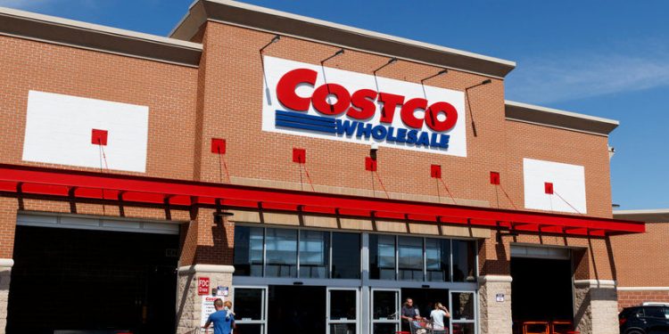 2 reasons why the Costco stock price has collapsed this year