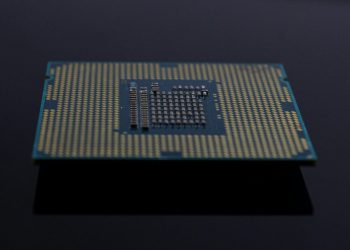 TSMC stock under pressure from tariff concerns, but analysts stay bullish