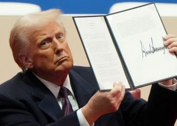 Trumps takes jab at Biden over ‘autopen signature’ following concerning report over who ran the White House