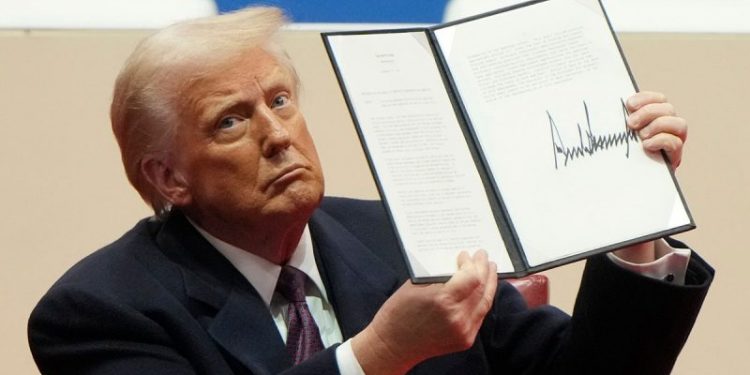Trumps takes jab at Biden over ‘autopen signature’ following concerning report over who ran the White House