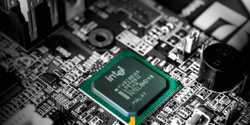 Intel rockets 15% on new CEO appointment: buy, sell or hold?