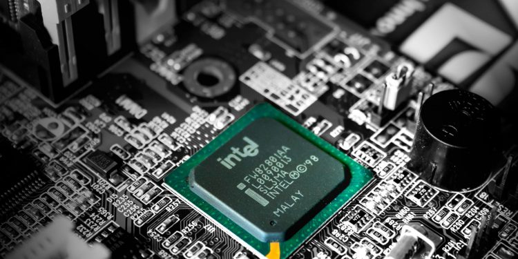 Intel rockets 15% on new CEO appointment: buy, sell or hold?