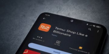 PDD stock price forms giant triangle pattern ahead of earnings