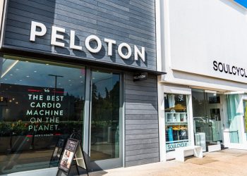 Peloton stock price has crashed: buy the dip or sell the rip?