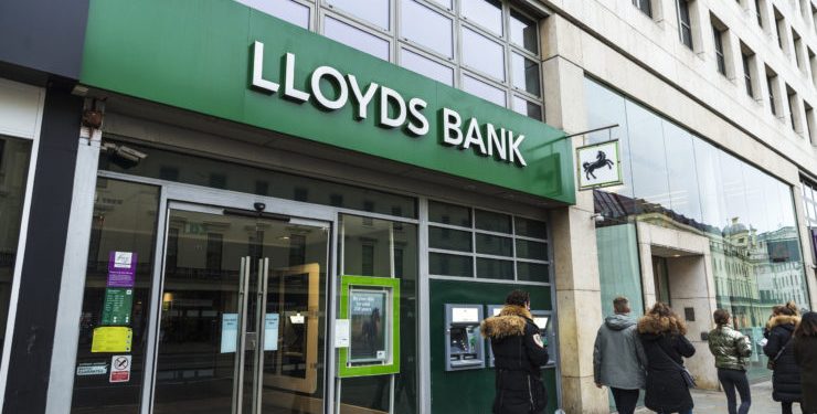 Lloyds share price risky pattern points to a pullback in April
