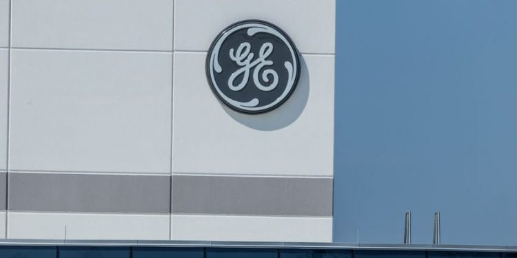 GE stock price forms giant megaphone pattern ahead of earnings