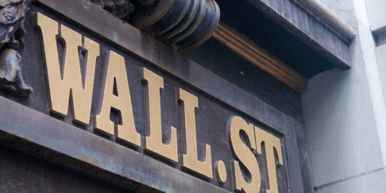 Is it safe to buy the dip in the S&P 500 index ETFs like SPY and VOO?