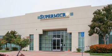 Here’s why SMCI stock price may surge despite facing headwinds