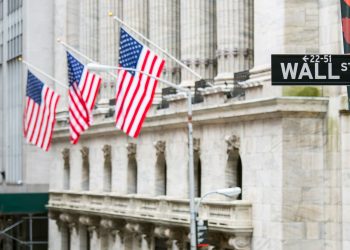 How is the SPYI ETF doing as the US stock market drops?