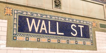 Russell 2000 Index forecast as the crash continues: buy the dip?