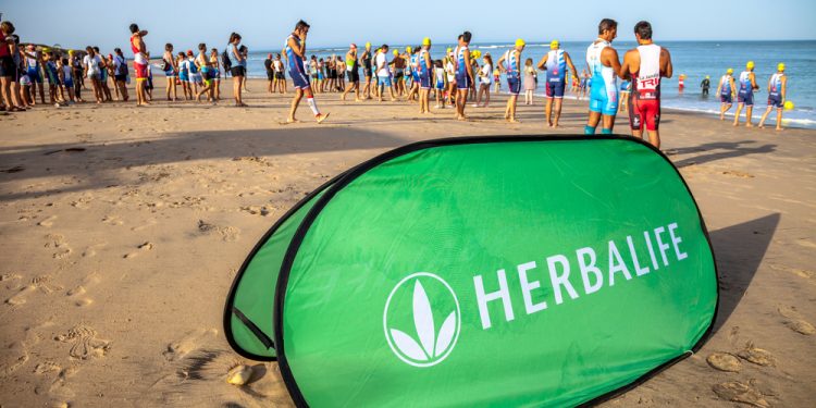 Herbalife stock forms rare triangle pattern pointing to a drop to $5