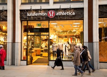Lululemom stock faces a double whammy: $130 target in sight
