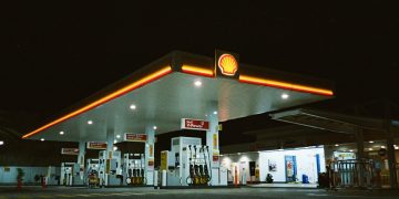 Shell offloads Singapore refinery to Chandra Asri-Glencore joint venture