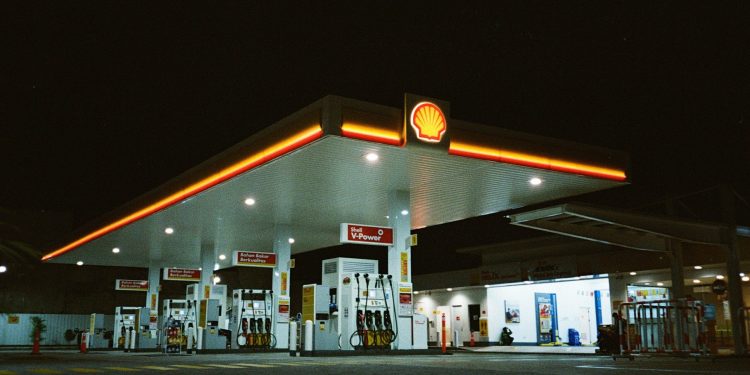 Shell offloads Singapore refinery to Chandra Asri-Glencore joint venture