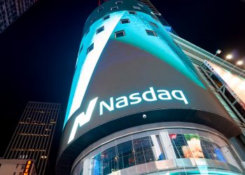 Is it a golden opportunity to buy the Nasdaq 100 index crash?