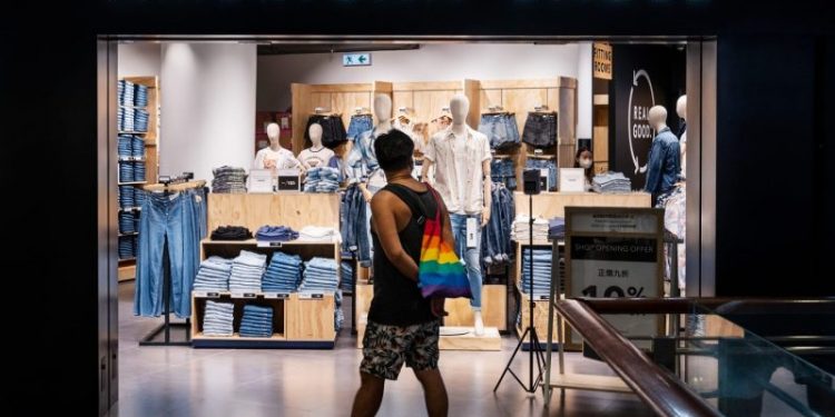 American Eagle shares plunge 17% after it withdraws guidance, writes off $75 million in inventory