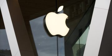 Apple sued by shareholders who allege it overstated AI progress