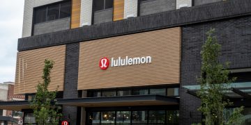 Lululemon stock crash: from a shining star to a fallen angel