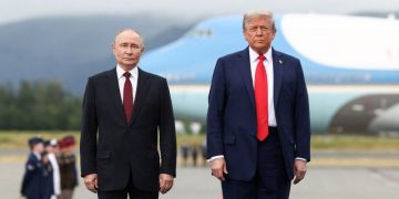 ‘Absolutely incredible’: B-2 bomber, F-35 escort set stage for Trump-Putin talks in Alaska