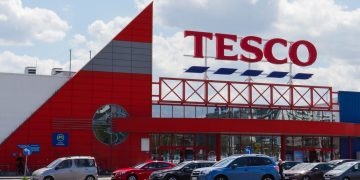 Tesco share price bearish divergence points to a pullback