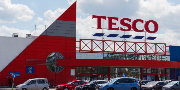 Tesco share price bearish divergence points to a pullback
