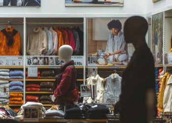 Uniqlo owner sees stronger profit and sales on US growth