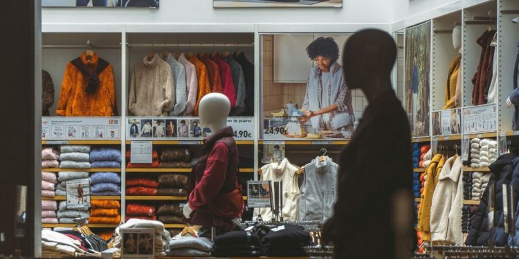 Uniqlo owner sees stronger profit and sales on US growth