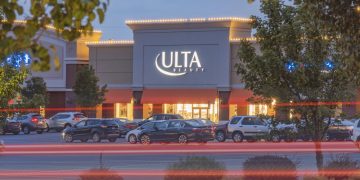 Ulta Beauty stock pattern points to $600 as earnings rise