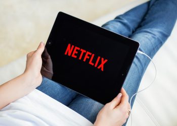 Netflix stock sinks on Q4 earnings, creating opportunity for long-term investors