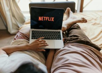 Netflix stock: are markets mispricing the Warner deal impact?