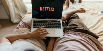 Netflix stock: are markets mispricing the Warner deal impact?